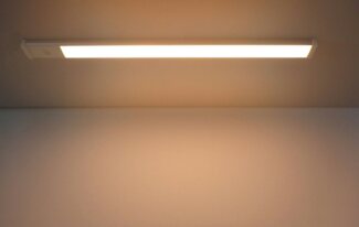 TRANGO LED Unterbauleuchte, Dimmfunktion, 2533 LED Unterbaulampe 4-Stufen dimmbar *SUN* Lichtleiste, Küchenunterbau Beleuchtung 600mm lang 12 Watt 230V in Titan/weiß inkl. Touchdimmer ON/Off Schalter 3000K warmweiß Led Leiste, Aufbauleuchte, Schrankbel...