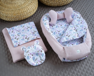 Loolay Bettnestchen Altrosa WAFFELPIQUE/ BLUMEN Rosa 5 TLG SET Babynest Babyausstattung, (PREMIUM Babyausstattung Geschenk SET für Neugeborene, 5-tlg, Nestchen für Mädchen, Babynestchen, Reisebett Unterlage), NESTCHEN + DECKE + MATRATZE + Bärchen + Sch...