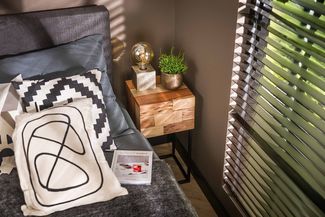 KAWOLA Nachttisch MILLA Beistelltisch Akazie natur 1 Schublade 60 x 30 x 30 cm