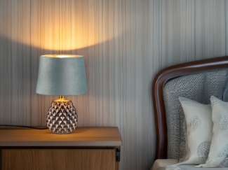 Trio Leuchten 'Ariana' Schreibtischlampe, Keramik gold / Samt grün, Ø18x27cm, E14