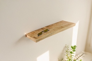 SAM® Wandregal Amara, massives Mangoholz, Baumkante, verschiedene Größen