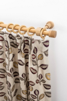 GARESA Gardinenstange Sandri Vollrund, Endknop Sandra, 1-läufig, Wunschmaßlänge, mit Bohren, verschraubt, Holzwerkstoff, Vorhanggarnitur aus Holz, verlängerbar, mit Ringe