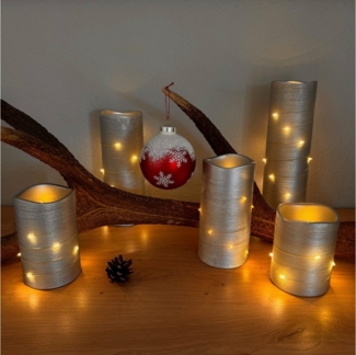 Online-Fuchs LED-Kerze 5er Set große Metallic LED-Kerzen mit Lichterkette umwickelt und Timer (5er Set XL, Silber, Salbei, Champagner, Berry), inkl. 6-Stunden Timerfunktion - realistische Acrylflamme