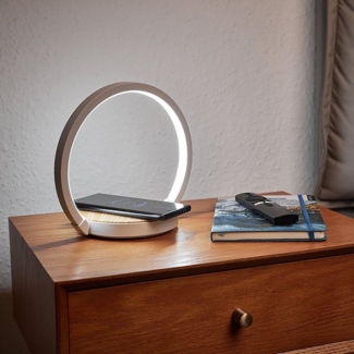 Tischleuchte LightBase mit QI-Ladefläche