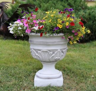 Casa Padrino Barock Garten Deko Blumentopf Weiß H. 44 cm - Runder Pflanzentopf im Barockstil - Barock Garten Deko - Barock Terrassen Deko - Barock Deko Accessoires