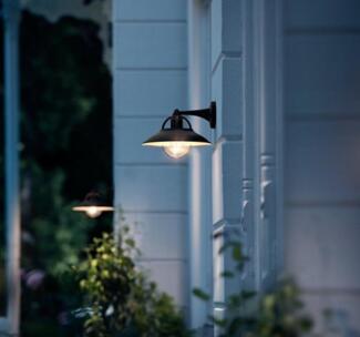 Philips Cormorant wall lantern black 1x42W 230V