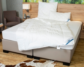 Beco Microfaserbettdecke Medibett, Bettdecken für Sommer und Winter, in drei Bezugsvarianten, Füllung: Polyester, Bezug: Baumwolle, Microfaser "Made in Green" oder Polyester, Bettdecke 135x200 cm, allergiker geeignet (Hausstauballergiker)