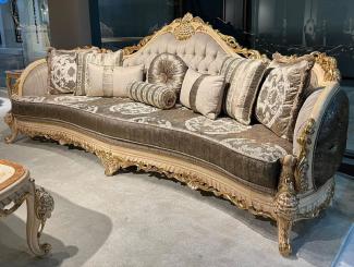 Casa Padrino Luxus Barock Sofa Grau / Braun / Naturfarben / Gold - Handgefertigtes Wohnzimmer Sofa mit elegantem Muster und dekorativen Kissen - Prunkvolle Wohnzimmer Möbel im Barockstil