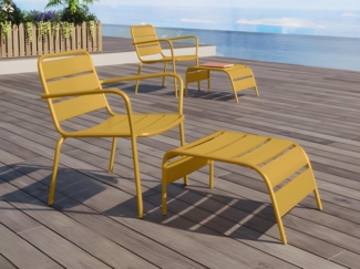Vente-unique - Gartensessel niedrig & stapelbar + Fußbank - Metall - Senfgelb - MIRMANDE von MYLIA