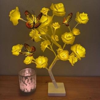 Online-Fuchs LED Baum künstliche Rosen mit LED-Blüten - Lichterbaum, Blumen, Stimmungslicht, 20 beleuchtete Rosenblüten, Warmweiß, mit Schmetterlingen verziert - 6-Stunden Timer