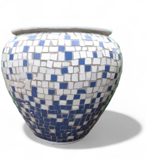 Pflanzgefäß Mara – Quadratischen Mosaikdesign Blau – Höhe 60 cm – Ø 50 cm – Handgefertigt aus Beton & Keramik-Mosaik