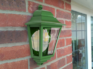 Außenwandleuchte Höhe 32,5cm Halbschale Grün mit reflektierender Rückwand