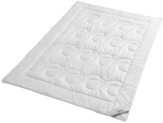 Beco Kunstfaserbettdecke Aerelle™ Blue "Gold" NEUHEIT Bettdecke, Füllung: recycelte Polyesterfaser, Bezug: KbA-Bio-Baumwoll-Perkal, Hausstauballergiker geeignet