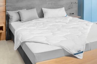 Beco Kunstfaserbettdecke Gregor, Bettdecken für Sommer und Winter, Ganzjahresdecke, Füllung: Polyester, Bezug: Polyester, Bettdecke 135x200cm, allergiker geeignet (Hausstauballergiker)