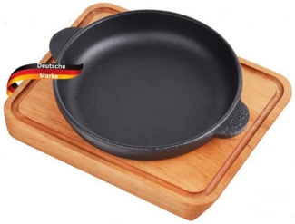 DELUKE® Servierpfanne Gusseisen MODI [MIT HOLZUNTERSETZER] - 14cm ⌀ | Gusseiserne Grillpfanne Gusspfanne rund für Backofen & Grill