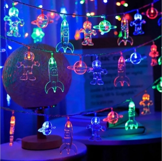 Qualra LED-Lichterkette 10/20LEDs Astronaut Rakete Raumschiff Lichterkette Weihnachtsdeko, 2/3M Batterie Weltall Geschenke für Kinder Schlafzimmer Party