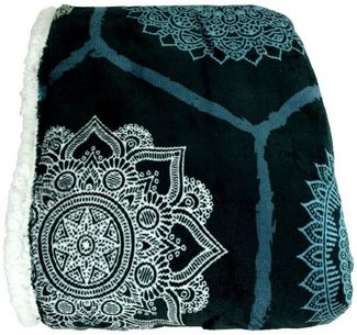 Kuscheldecke XL 150x200cm Flanell und Sherpa mit Ornamenten in 3 Farben grün