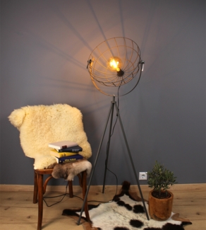 Retro Stehleuchte LED GRID mit schwenkbarem Gitterschirm aus Metall Anthrazit