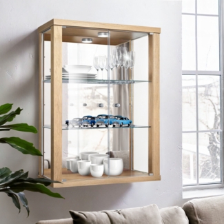 K-Möbel Wandvitrine (80x60x25cm) - Made in Germany - Glasvitrine hängend mit 2 höhenverstellbaren Glasböden aus ESG, Spiegel & LED in Buche - Schrank mit Glastüren - Hängevitrine Glas