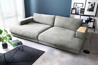 KAWOLA Big Sofa MADELINE mit Holztablett natur für Armlehne Stoff silber 85 x 170 x 290 cm