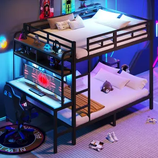 Etagenbett mit RGB LED-Lichterkette, Steckdose, USB, Schreibtisch, Leiter, Regal, Rausfallschutz und Lattenrost, 140x200cm, Metallbett, Kinderbett