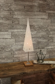 STAR TRADING LED Stern Standleuchte Papier Pyramide, creme auf Holz-Basis