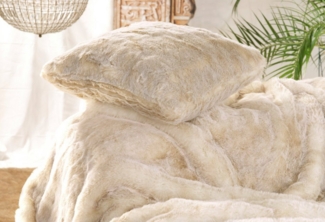 Wohnen und Accessoires GmbH & Co. KG Fellkissen Fellkissen (Kunstfell) Polarwolf in 45x45cm - Premium superfein