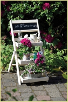 dobar® 29402FSC Blumentreppe 3-stufig mit Kreidetafel | Kompaktes Blumenregal zum Klappen | Blumenleiter aus Massiv-Holz | Pflanztreppe für Garten/Terrasse/Balkon | 38,5 x 49,5 x 69 cm | Weiß