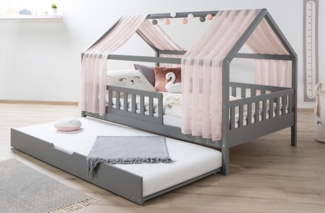 Ticaa Hausbett Kim mit Rausfallschutz und Zusatzbett aus Kiefer, Kinderbett 90x200, inkl. Tüll-Set, mit Rollrost