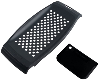 Fackelmann Spätzlereibe mit Teigschaber, Spätzlehobel aus Kunststoff, Spätzlepresse mit Teigkarte