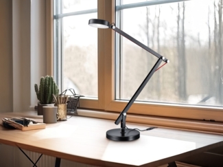 Moderne 4,5 Watt LED Tischleuchte in Schwarz