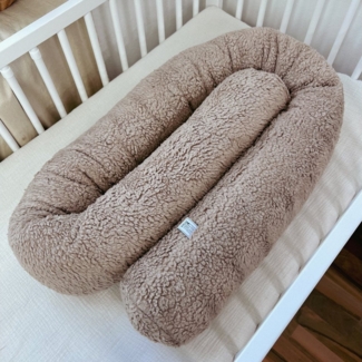 LittleANTunique Nestchenschlange Wickeltischumrandung I Bettschlange Teddy beige I Babybettumrandung, kuschelig weich, Schutz vor harten Kanten oder Gitterstäben