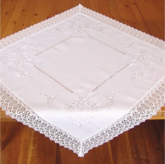 matches21 HOME & HOBBY Tischdecke Tischdecke CORA Spitze & Stickerei Landhausstil Polyester 110x110 cm (1-tlg), Pflegeleicht & waschbar bei 30 °C