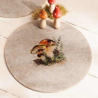Home-trends24. de Platzset Platzmatte Pilz Tischset Platzdeckchen Herbst Filz Beige 2er Set, (2-St), Filz