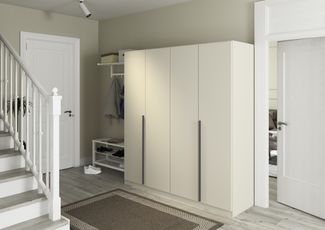rauch Kleiderschrank Alba, Drehtürenschrank, Garderobenschrank, 4-türig, mit 3 Kleiderstangen, 4 Einlegeböden und Schubladeneinsatz, Farbe Champagner, Beige, Griffstange Grau metallic, Schwarz, 181x197x54cm