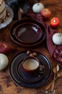 Modernes 5-teiliges Bowl Set aus Keramik mit unregelmäßiger Effektglasur, 1 Schüssel groß und 4 Schalen für Salat, Müsli, oder Suppe; Rot / Braun