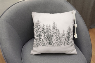 queence Dekokissen Schneelandschaft mit Tannen, Outdoor-Kissen mit Öse und dicker Stoffkordel