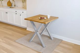 Esstisch Baumkante massiv Eiche geölt 90 x 90 cm X-Gestell silber SALVADOR 171623031