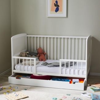 Babybett Kinderbett 70x140 mit Schublade und Matratze Umbaubares Gitterbett höhenverstellbar & herausnehmbare Sprossen | Weiss Vollholz Kiefer Made in Europe