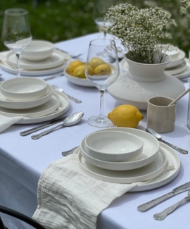 Zoha Geschirr-Set Pure Teller Set aus Porzellan in weiß (48-tlg), Porzellan, Spülmaschinengeeignet und Mikrowellengeeignet