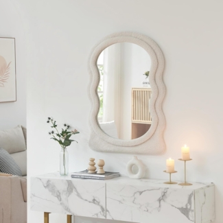 Wandspiegel Brummen mit Teddystoff-Rahmen 80x60 cm Weiß [en. casa]