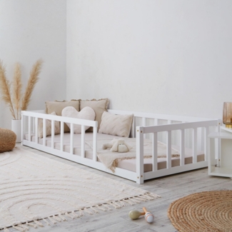 Kinderbett 90x200 Bodenbett mit Rausfallschutz Montessori Bett Kleinkindbett Holz Massiv Weiß Einzelbett Lattenrost Bettgestell