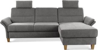 CAVADORE Ecksofa Wyk mit Federkern / Eckcouch im Landhaus-Stil mit Longchair, 2 Kopfstützen + Holzfüßen / 252 x 90 x 162 / Chenille, Grau