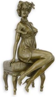 Casa Padrino Luxus Barock Bronze Figur Frau mit Hocker 12,4x10,7 x H. 24,5 cm - Bronze Skulptur - Dekofigur - Barock Deko Accessoires