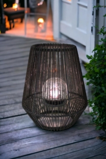 Arnusa LED Solarleuchte Solarlaterne Rattan 30cm Höhe mit LED Glaskugel Gartenlampe Solarlampe, Dämmerungssensor, LED fest integriert, Tageslichtweiß, mit Dämmerungssensor