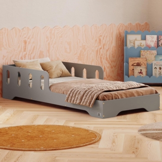 smartwood Kinderbett 80x180 cm in Grau - Montessori Bodenbett mit Rausfallschutz & Lattenrost - Aus handbemaltem Sperrholz - Sicher für Jungen und Mädchen - Einfache Montage - TILA 6