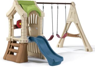 Spielturm mit Rutsche, Schaukel und Steuerrad