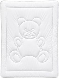 KiGATEX Babybettdecke 100x135 cm – Ganzjahresdecke mit Bärchensteppung, Füllung: 100% Polyester, weich, bei 95°C waschbar, haut- und allergikerfreundlich