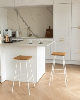 Metallbude Barhocker BARNI, hochwertiges, stabiles Metallgestell, Sitzfläche aus Eichenholz