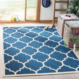 SAFAVIEH Geometrisch Teppich für Wohnzimmer, Esszimmer, Schlafzimmer - Wasserdicht - Courtyard Collection, Kurzer Flor, Marine und Beige, 79 X 152 cm